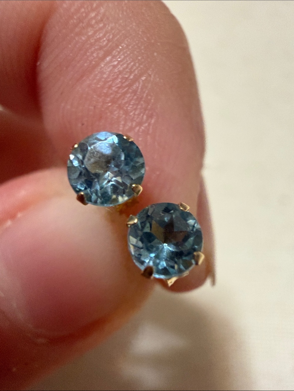Stunning 14K Gold Blue sapphire Crystal Stud Earrings